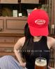 Gorra de béisbol roja de Corea del Sur para mujer, gorra informal de primavera y verano con pegatina, gorra de cabeza grande y parte superior suave que combina con todo, gorra para hombre