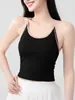 Top de entrenamiento impresionante inspirado en Pilates: sin costuras, sin sujetador, con relleno incorporado y un elegante diseño de espalda cruzada en bloques de color para mujer
