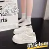 Otoño 2026 Venta Caliente Zapatos Blancos de Suela Gruesa para Aumentar Altura para Estudiantes Femeninas Zapatos Casuales de Tabla con Cordones Bloques de Color Zapatos Individuales de Suela Suave