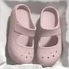 Sapatos Mary Jane Perfurados Femininos 2026 Novo Verão Casa EVA Estilo Princesa Chinelos Antiderrapantes Birkenstock Uso Externo