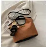 Bolso de Mano Vintage de Alta Gama de Gran Capacidad para Mujer 2026 Nuevo Modelo Patrón de Diamantes Bordado Esmerilado Bolso de Hombro Cruzado Transfronterizo