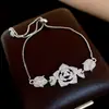 Pulsera de Flor de Rosa con Circonita Transfronteriza Europea y Americana, Sensación de Lujo Ligero y Gama Alta, Diseño de Moda de Nicho, Accesorio de Mano Versátil