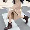 Botas Martin quadradas de couro genuíno para mulheres, nova coleção primavera/outono 2026, sapatos pretos de couro plano estilo francês, botas de cano curto slim-fit