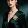 Broche con Patrón de Hoja y Flor Estilo Palacio Dorado Piedra Principal Iridiscente Grande Pin de Pedrería Broche de Decoración de Abrigo de Gama Alta