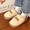 Chinelos casuais de algodão para mulheres, outono e inverno, silenciosos no chão, novo estilo 2026, confortáveis e amigáveis à pele para uso interno, com forro de pelúcia macio.