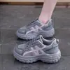 8806 Sapatos de pai estilo ins coreano para mulheres, nova moda primavera 2026 versátil estudante corrida casual com solas grossas