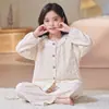 Los pijamas populares de este año para niñas son de algodón nube para primavera y otoño, de manga larga, dos piezas, para casa, para niñas pequeñas.