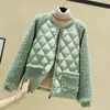 Gran cantidad en stock chaqueta acolchada de algodón para mujer talla grande corta abrigo de algodón acolchado de invierno red-hot lana cordero costura chaqueta acolchada pequeña