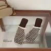 Sandalias de Goma Suave con Tacón Grueso Tejidas de Punta Cerrada Slip-On para Mujer, Temporada Primer Encuentro Verano 2026, Sandalias de Playa Huecas de Una Pieza Perezosas