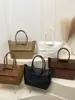 Bolso tote de tapa abatible, de alta gama, minimalista para mujer, nueva colección otoño/invierno 2026, versátil, estilo retro, gran capacidad, adecuado para ir al trabajo.
