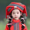 Traje de Performance del 3 de Marzo de la Nacionalidad Zhuang Tocado Accesorios de Performance de Danza de Minorías Étnicas Sombrero de la Nacionalidad Miao Yi Yao para Niñas