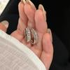 Anillo de Diamantes Incrustados con Patrón de Rombo Popular Estilo Mediados de Siglo, Lujo Ligero, Gama Alta, Exquisito Anillo Apilable Estilo Old Money Venta al por Mayor