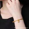 [No se desvanece por mucho tiempo] Pulsera Francesa Antigua Pulsera Pulsera Herencia Temperamento Femenino Simple Carácter de la Fortuna Carácter Feliz Pulsera con Colgante Chapado