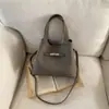 Bolsa de Mão de Luxo para Mulheres, Nova Bolsa de Ombro Estilo Balde Vintage Casual 2026, Bolsa Transversal de Nicho para o Dia a Dia
