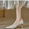 Zapatos de tacón de aguja con punta fina y perlas estilo francés para mujer, nuevo modelo 2026, elegantes y cómodos, de tacón alto, poco profundos, para dama de honor, boda