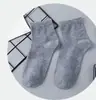 Calcetines nuevos para hombre hasta la pantorrilla, adecuados para todas las estaciones, transpirables, absorbentes del sudor, disponibles en negro, blanco y gris, casuales y versátiles, color liso, calcetines deportivos