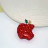 Venta al por mayor del fabricante Llavero de Manzana de Arcilla Blanda con Diamantes, Lindo Colgante Personalizado para Bolso, Llavero de Coche, Accesorios Coloridos