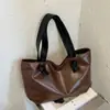 Bolsa grande estilo retrô para mulheres, para uso transfronteiriço, novo estilo 2026, luxo de nicho, bolsa tote super popular, bolsa de ombro