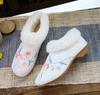 Sapatos de algodão outono novo e pelúcia sapatos de pano femininos retrô estilo nacional sapatos bordados de salto baixo