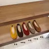 Sapatilhas Mary Jane retrô slip-on de camurça para primavera e outono 2026, mocassins baixos de bico redondo, novo estilo