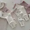 Meias rosa fofas femininas de cano médio estilo menina sem costura de algodão coração de desenho animado personalidade de vídeo meias longas para primavera e outono