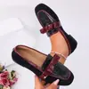 Mocasines planos de punta cuadrada para mujer, de estilo artístico y casual, con empeines de patchwork en relieve y llamativos adornos de lazo