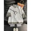 Camisa Polo Patchwork Xadrez Falsa de Duas Peças para Homem, Verão 2026, Camiseta Casual Solta de Manga Curta com Gola Reversível