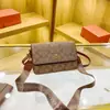 Bolsa feminina de alta qualidade 2026 nova moda estampa retrô bolsa quadrada pequena versátil alça de ombro larga bolsa de ombro único transversal moderna