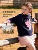 Ropa Infantil Tongbei ofrece suéteres infantiles hechos a medida de lana de oveja con diseños redondos de dibujos animados, con la opción de cambiar el logo, disponibles en pequeñas cantidades para niños y niñas