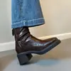 Versão em Couro Macio ~ Botas Curtas Francesas de Salto Grosso para Mulheres 2025 Novas Botas Simples de Outono e Inverno Salto Alto Elásticas Ajustadas Botas Chelsea