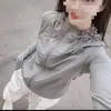 Chaqueta con capucha y cremallera de diseño estilo europeo para protección solar para mujer, Top deportivo casual de verano elegante que reduce la edad, Secado rápido