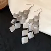 Brincos de Gancho de Metal Europeus e Americanos Transfronteiriços com Franjas em Rombos Foscos Brincos Simples da Moda Retrô Brincos de Luxo Leve de Alta Qualidade para Mulheres