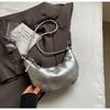 Niche Design Crescent Shaped Bag Mulheres 2024 Primavera e Verão Nova Moda Cor Sólida Moon Bag Casual Dumpling Bag