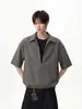 Camisa casual listrada de corte solto para homens, de manga curta, falsa peça dupla, estilo descontraído, design patchwork, vintage de verão