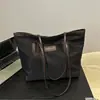 Bolsa Tote de Grande Capacidade Cor Contrastante Feminina 2024 Nova Moda Fashionável Nicho de Alta Qualidade Bolsa de Ombro Bolsa de Mão para o Trabalho