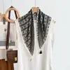 Nuevo Pañuelo Cuadrado Pequeño de Estilo Étnico Vintage con Colgante de Borlas para Mujer, Bufanda Delgada de Lana Artificial, Pañuelo de Algodón, Lino y Seda Artificial