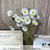 Simulación de ramo falso de manzanilla, flores de boda, flores artificiales de seda de alto sentido, adornos terminados, flores decorativas para sala de estar, al por mayor