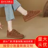 Zapatillas Deportivas Retro Blancas de Piel Genuina Personalizadas para Mujer Estilo Nuevo 2026 Zapatillas Casuales de Velcro Zapatos Deportivos Cómodos para los Pies y Aumentan la Altura para Mujer