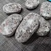 Pedra da Chama de Cristal Natural Espécime Polido de Mão Pedra de Massagem Oval Pedra para Alívio de Estresse da Palma Venda por Atacado