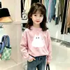 Camiseta de algodão puro de manga longa para meninas para primavera e outono de 2026, camiseta básica infantil estilosa com estampa de desenho animado para meninas pequenas