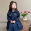 Vestido de mezclilla de manga larga para niñas, nuevo para el otoño de 2026, de comercio exterior, vestido escolar moderno para niños, disponible para venta al por mayor