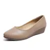 Sapatos de trabalho plataforma com salto almofadado branco, antiderrapantes, sola macia, bico redondo, sapatos rasos confortáveis, sapatos de mãe, sapatos para todas as estações para meia-idade e idosos