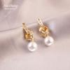 Aretes de perlas de cuerda con baño de oro real, temperamento elegante, aretes estilo socialité, moda versátil, nicho, aretes de alta gama
