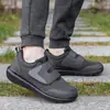 Novos tênis com velcro plus size 2026 para idosos, leves, acolchoados, antiderrapantes, tênis esportivos casuais para pais e mães, tênis para caminhada
