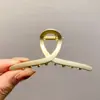 Pinzas para el cabello de alta gama para mujer para la parte posterior de la cabeza, exquisitas pinzas de garra de perla para el día a día, elegantes pinzas de tiburón para salir, venta al por mayor de artículos pequeños de Yiwu