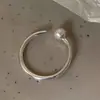 Anillo de Perla Dulce para Mujer, Estilo Minimalista de Moda, Elegante Anillo Abierto de Cruz de Plata, Anillo Versátil para el Dedo Índice