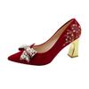 Zapatos de tacón alto puntiagudos para mujer, tacón grueso, novedad de 2023, con boca poco profunda de perla de una sola capa, zapatos de novia rojos para vestido de novia Xiuhe