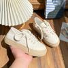 Sapatos brancos casuais respiráveis de dois usos 2023 verão novo estilo slip-on sapatos preguiçosos femininos tênis de lona meio arrasto