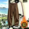 2026 Nuevos Pantalones de Pana de Pierna Ancha para Hombre Patrón de Espiga de Terciopelo de Algodón Europeo Pantalones Relajados tipo Guadaña Pantalones de Pierna Recta de Color Sólido para Hombre