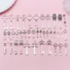 Los más vendidos 32 Estilos de Plata Antigua Llave Grande Hueca Corazón Calado Patrón de Corona Accesorios Colgantes DIY Accesorios para Ropa Colgantes de Moda